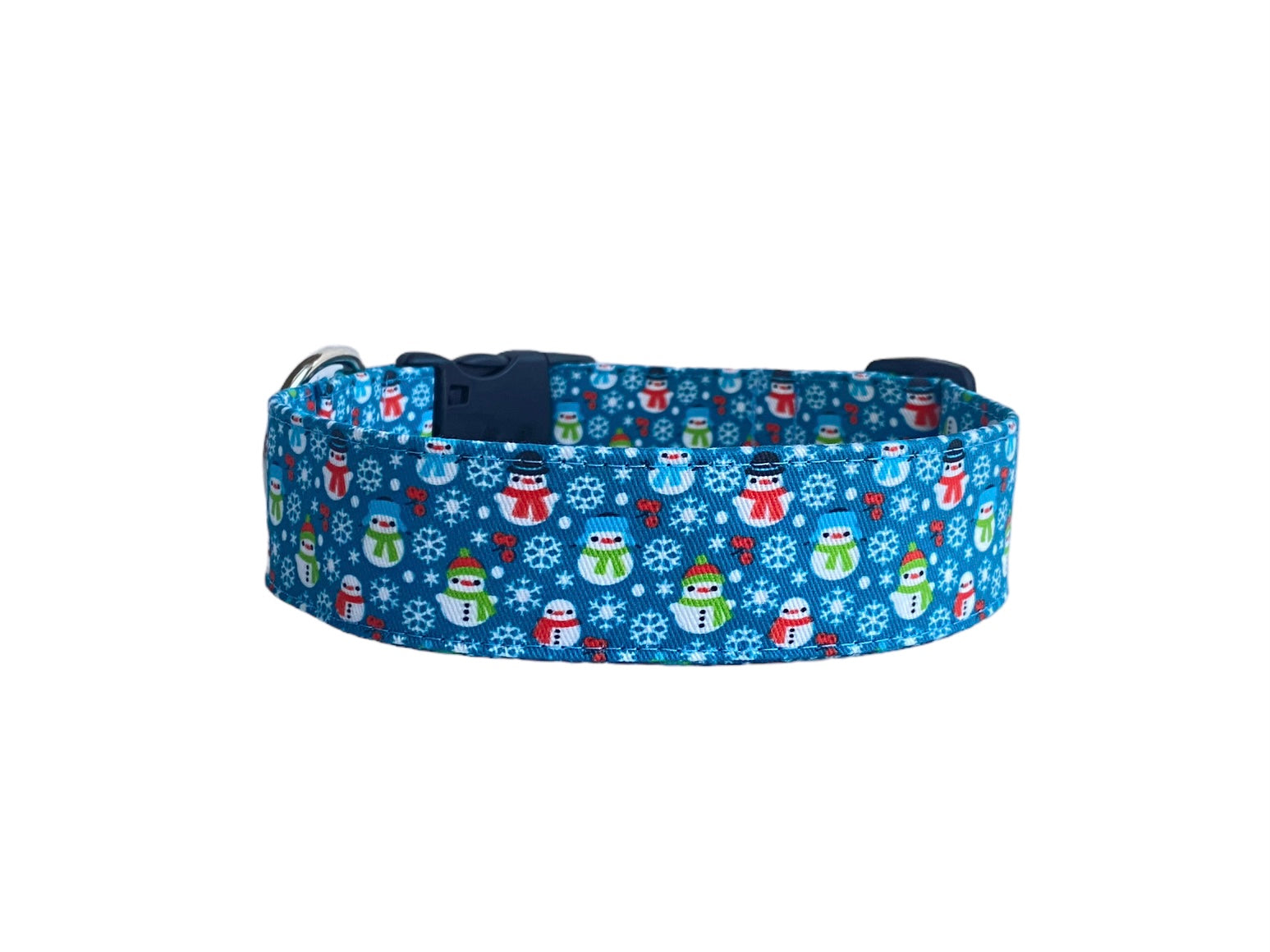 Whether for a Christmas photoshoot or a winter walk, this adorable collar adds a touch of seasonal sweetness to your dog's look! Blue collar with small snowmen and snow flakes all over the print