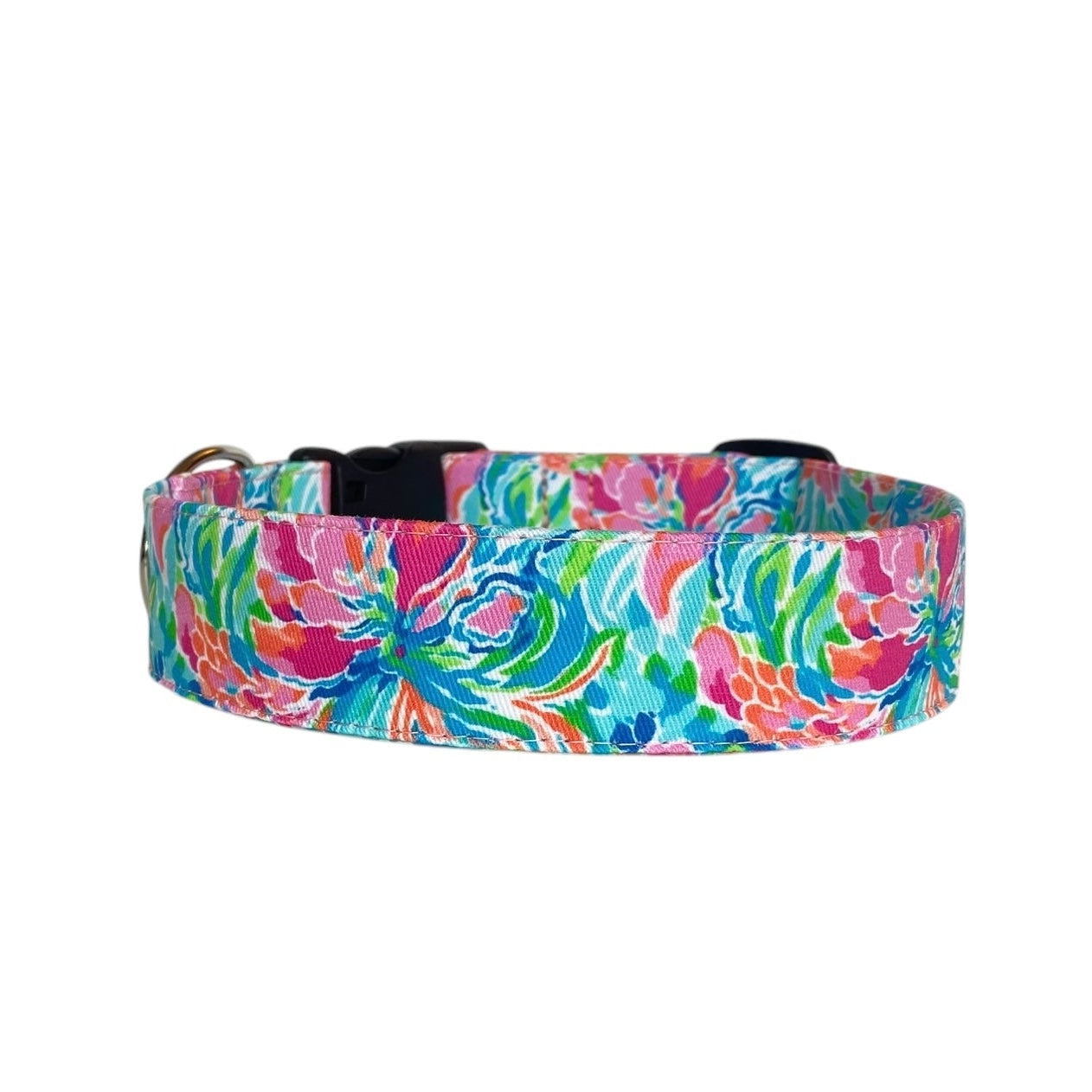 This vibrant, colorful dog collar is perfect for summer and beach adventures! Featuring a lively floral-inspired design in bright pinks, blues, greens, and oranges, it radiates tropical vibes. The collar can be personalized with embroidery, such as your dog’s name, and features an optional engraved buckle for added safety and charm. Stylish, practical, and unique, it’s a must-have for sunny getaways with your pup!