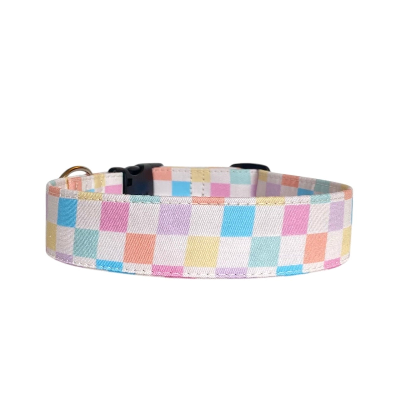 Our spring checkered pattern is sure to give you a fresh look for the season, compliment you collar with embroidery in shocking pink or hunter green thread colors for personalizaton that pops.
