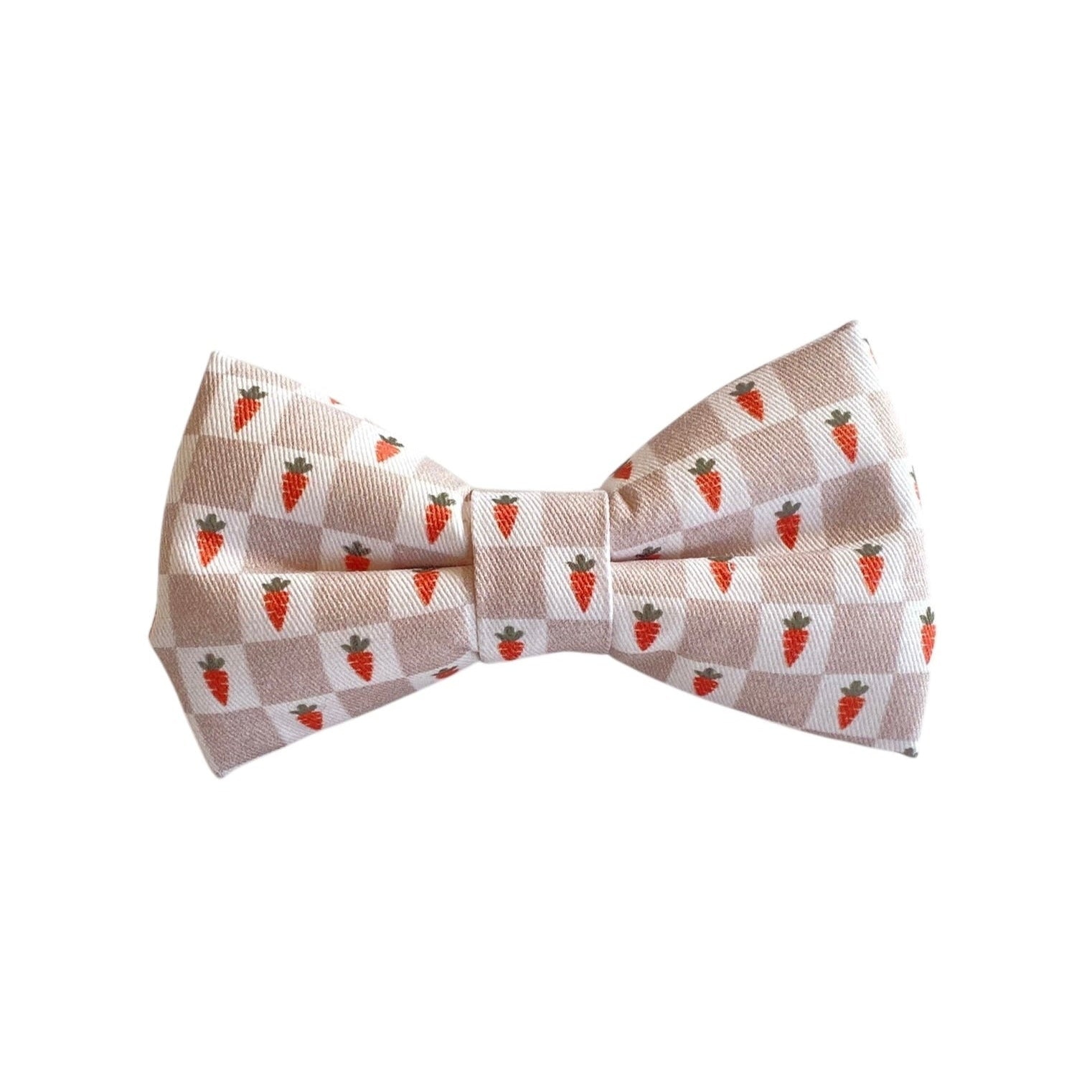 This adorable dog bow tie features a beige and white checkered pattern adorned with tiny carrots, making it the perfect accessory for Easter or springtime festivities. Designed with an adjustable Velcro strap, it attaches securely to any collar, ensuring a snug and comfortable fit for dogs of all sizes. Add a touch of seasonal charm to your pup's wardrobe with this delightful bow tie!