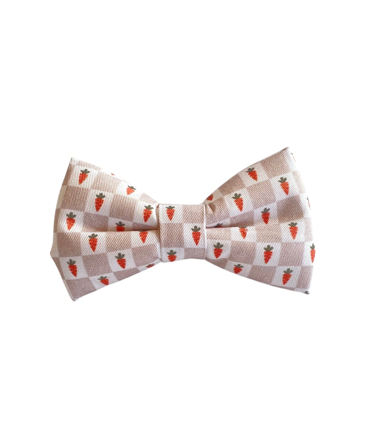This adorable dog bow tie features a beige and white checkered pattern adorned with tiny carrots, making it the perfect accessory for Easter or springtime festivities. Designed with an adjustable Velcro strap, it attaches securely to any collar, ensuring a snug and comfortable fit for dogs of all sizes. Add a touch of seasonal charm to your pup's wardrobe with this delightful bow tie!