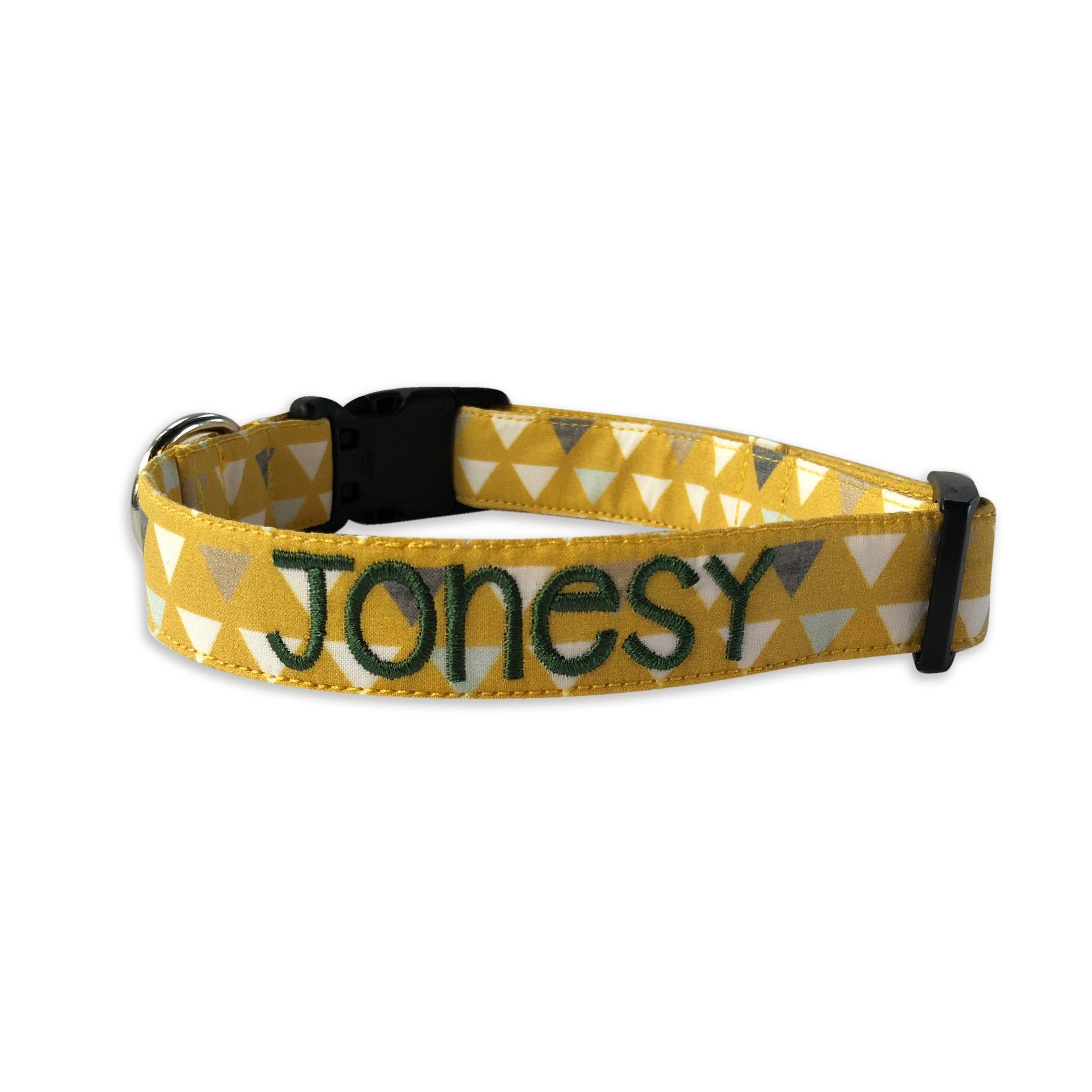 The mustard geometric personalized dog collar is a stylish and modern accessory for your pup, featuring a bold geometric pattern in a warm mustard hue. 