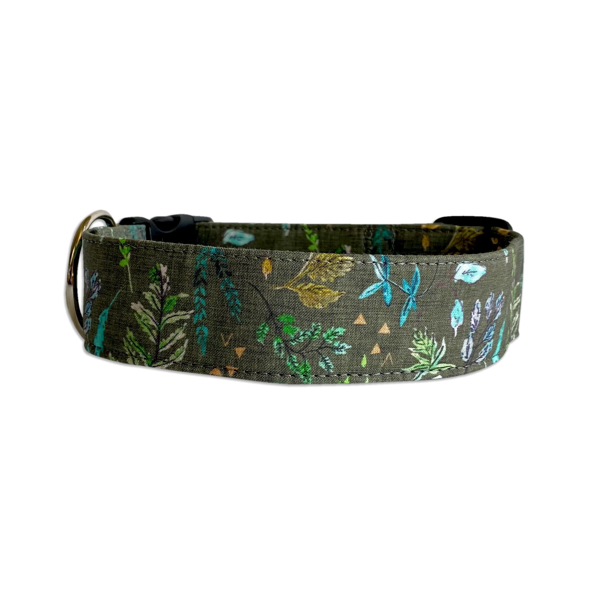 Whether choosing from a traditional dog collar, embroidered dog collar, or engraved buckle dog collar, you’ll find a great selection to choose from.  Duke & Fox® personalized dog collars come in a variety of unique styles and patterns. Our embroidered collars and engraved buckle collars also add to your dog's safety and your peace of mind with critical contact information should you and your dog get separated. 