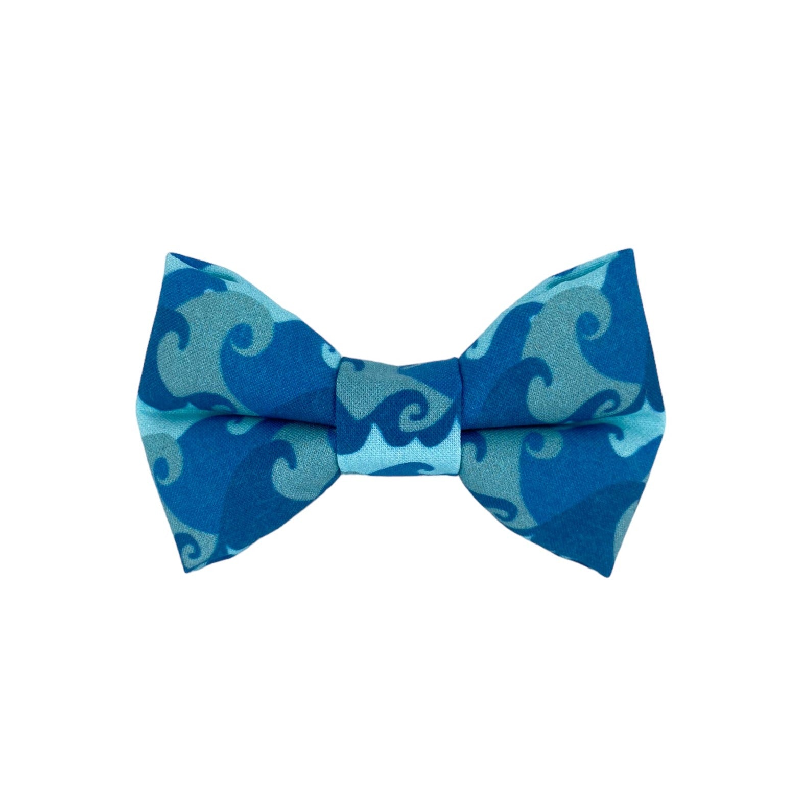 Waves Dog Collar bow tie. Dog Collar Bow Tie by Duke & Fox. Duke and fox dog collar accessory. Beach dog collar accessory.