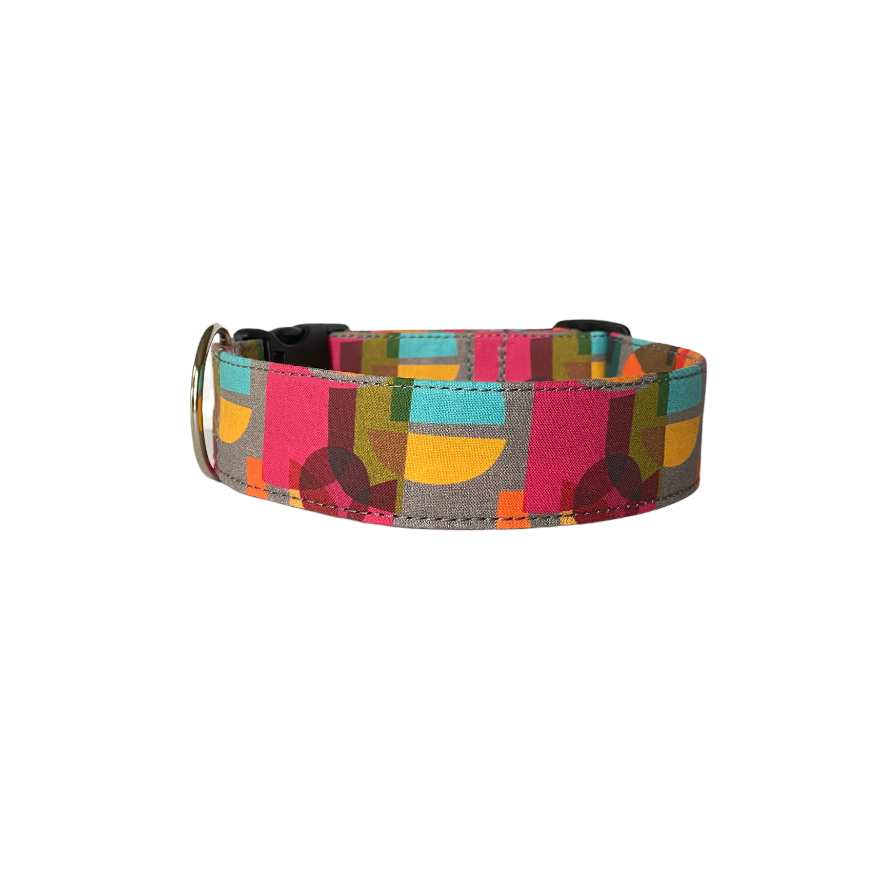 Whether choosing from a traditional dog collar, embroidered dog collar, or engraved buckle dog collar, you’ll find a great selection of personalized dog collars to choose from.  Duke & Fox® personalized dog collars come in a variety of unique styles and patterns. Our embroidered collars and engraved buckle collars also add to your dog's safety and your peace of mind with critical contact information should you and your dog get separated.  Abstract shapes dog collar.