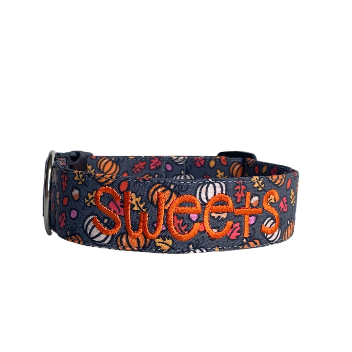 Whether choosing from a traditional dog collar, embroidered dog collar, or engraved buckle dog collar, you’ll find a great selection of personalized dog collars to choose from.  Duke & Fox® personalized dog collars come in a variety of unique styles and patterns. Our embroidered collars and engraved buckle collars also add to your dog's safety and your peace of mind with critical contact information should you and your dog get separated.  Harvest pumpkins dog collar. Halloween dog collar. Fall dog collar.