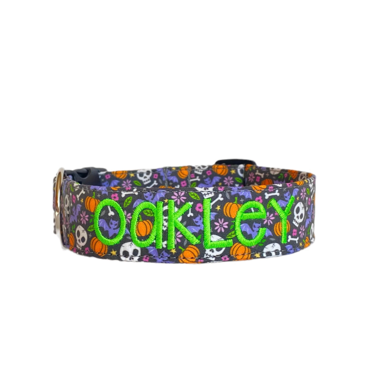 Whether choosing from a traditional dog collar, embroidered dog collar, or engraved buckle dog collar, you’ll find a great selection of personalized dog collars to choose from.  Duke & Fox® personalized dog collars come in a variety of unique styles and patterns. Our embroidered collars and engraved buckle collars also add to your dog's safety and your peace of mind with critical contact information should you and your dog get separated.  Halloween dog collar. Pumpkins and skulls dog collar.
