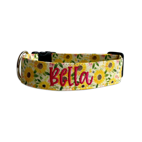 Whether choosing from a traditional dog collar, embroidered dog collar, or engraved buckle dog collar, you’ll find a great selection to choose from. Duke & Fox® personalized dog collars come in a variety of unique styles and patterns.