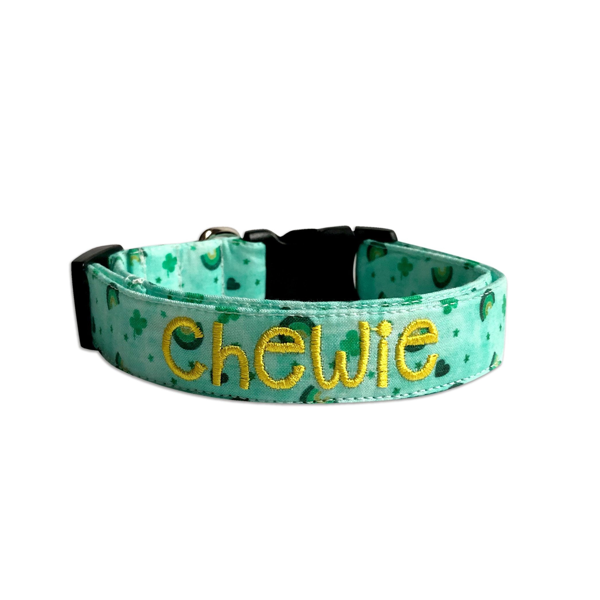 Look your best and avoid the pinches in a personalized St. Patrick's Day dog collar customized with your personal information to keep your pup safe.&nbsp;